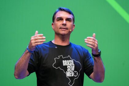 Brésil : quelles conséquences de la fuite de Flávio Bolsonaro vers les États-Unis ?
